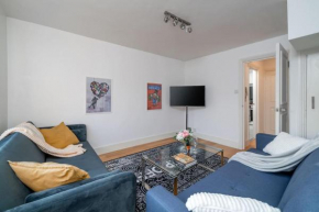 New 4BD Stylish Apartment with Amazing Transport